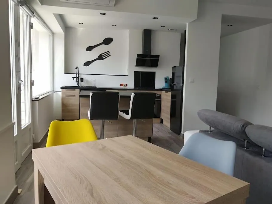 Grand T2 Tout Equipe Centre-Ville, Spacieux Et Lumineux, 1 Chambre, 1 A 5 Pers, Climatisation, Wifi, Balcons, Parking Prive France