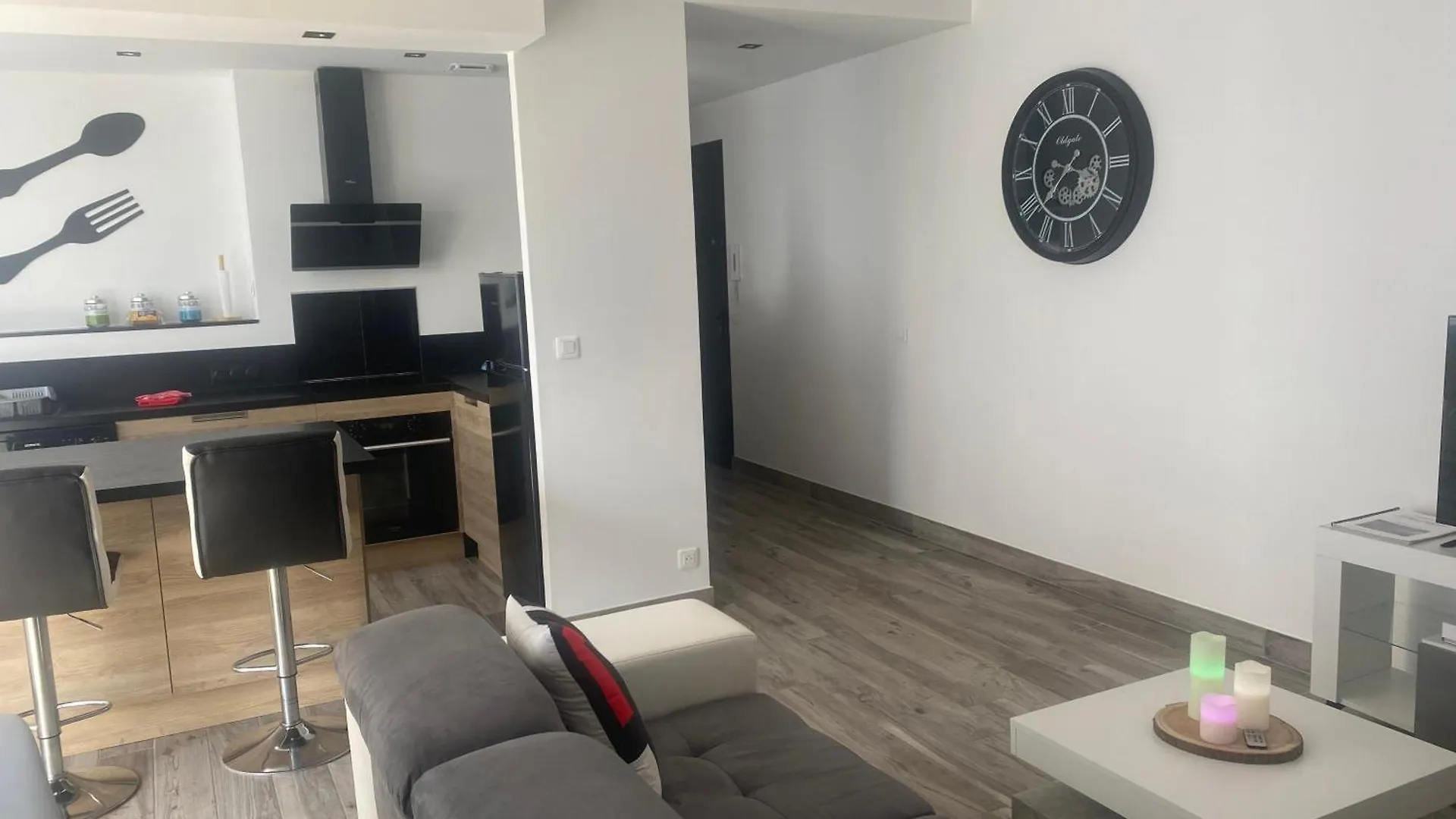 Grand T2 Tout Equipe Centre-Ville, Spacieux Et Lumineux, 1 Chambre, 1 A 5 Pers, Climatisation, Wifi, Balcons, Parking Prive 0*, Lorient France