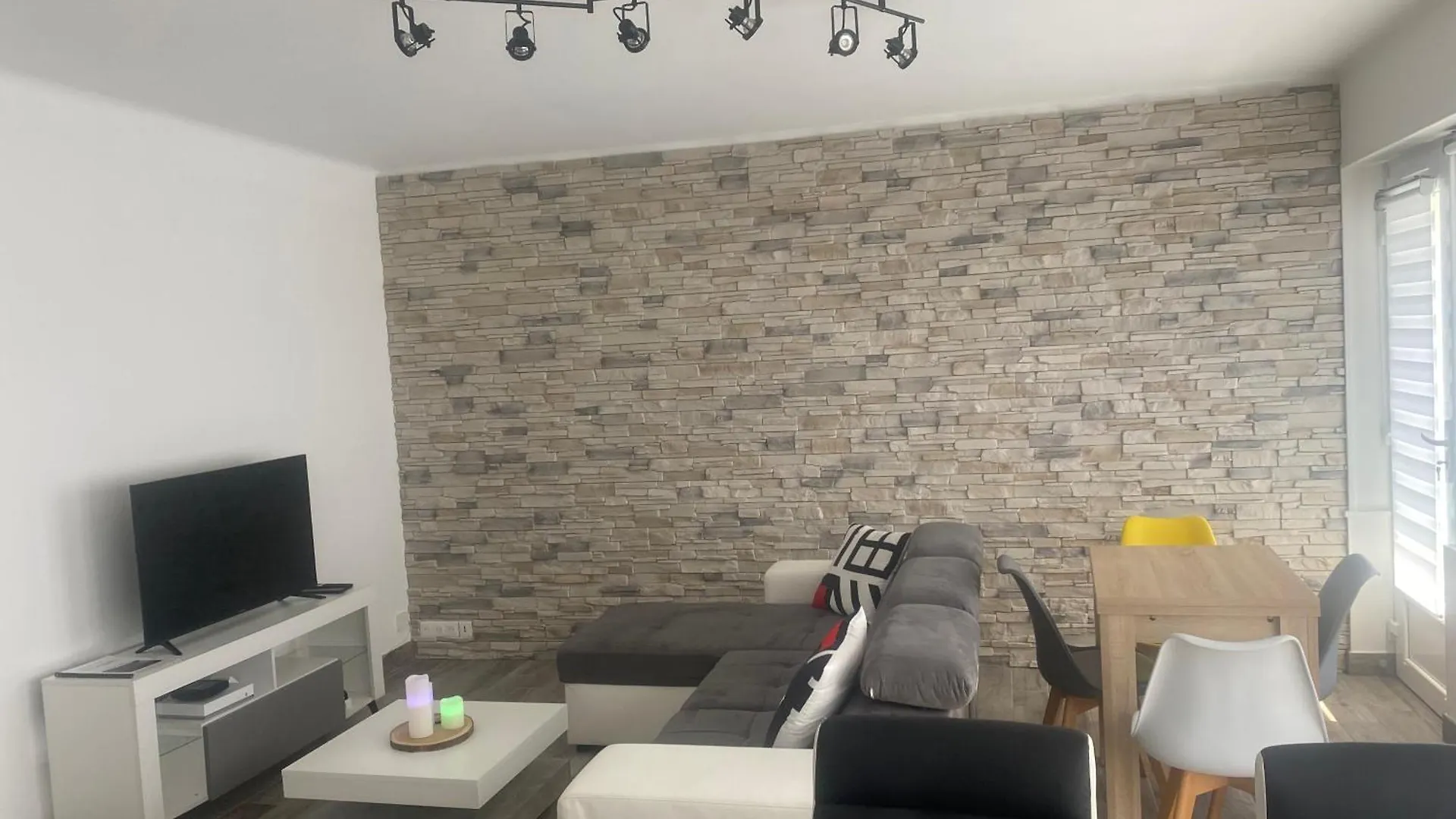 Grand T2 Tout Equipe Centre-Ville, Spacieux Et Lumineux, 1 Chambre, 1 A 5 Pers, Climatisation, Wifi, Balcons, Parking Prive